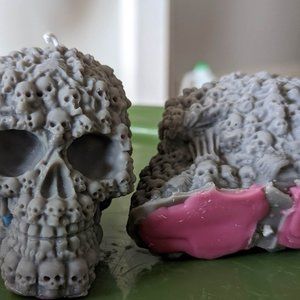 Bleeding skull candle